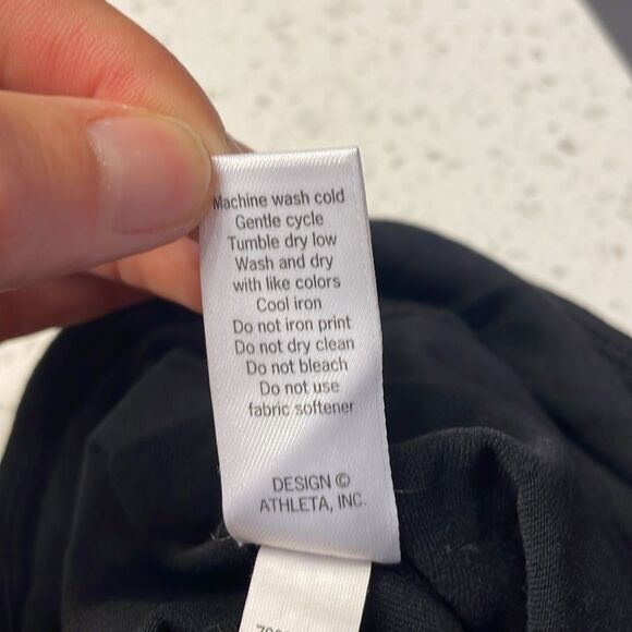 Athleta woman’s black Capri leggings - Picture 9 of 10